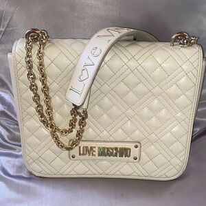 Love Moschino Ivory Quilted Shoulder Bag with Gold Chain